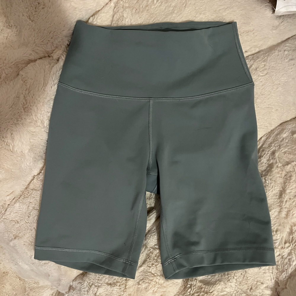 Lululemon shorts 8”